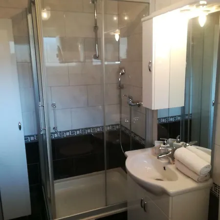 For 3 Persons Fra Bonina Street شقة *